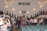 Die Abg&auml;nger der Ganztagsschule Ciervisti beim Einmarsch in den Katharina-Saal der Stadthalle.