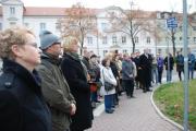 Zum Gedenken an die Zerbster Juden, die w&auml;hrend der Naziherrschaft aus Zerbst verschleppt und ermordet wurden, versammelten sich am 10.11.2010 Einwohner und Politiker am Standort der ehemaligen Synagoge Wolfsbr&uuml;cke / Ecke Br&uuml;derstra&szlig;e.