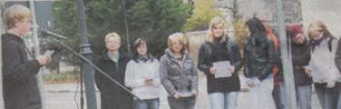 Sch&uuml;ler der Klasse 9R3 der Zerbster Ganztagsschule Ciervisti verlasen die Namen und Schicksale von j&uuml;dischen Einwohnern.