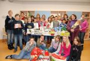 Die Klasse 6a der Zerbster Ganztagsschule Ciervisti hat allein 23 Geschenke gepackt, die Dr. Ljuba Schmidt Vereins Hilfe f&uuml;r Tschernobylkinder aus Brjansk, in dieser Woche neben Kleidungsst&uuml;cken, Pl&uuml;schtieren und Bettw&auml;sche entgegennehmen konnte.