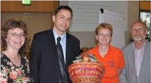 Möchten das Mehrjahres-Projekt "IQ-Ich bin qualifiziert" an der Ganztagsschule Ciervisti etablieren (v.l.): Lehrerin und Projektleiterin Andrea Schulze, Unternehmensberater Heiko Weit, GTS-Koordinatorin Birgit Kleinecke, Schulleiter Franz Köppe.