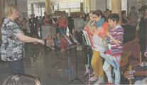 Zum Er&ouml;ffnungsauftakt der Ausstellung in der Kreissparkasse Anhalt-Bitterfeld sorgte u. a. auch das Fl&ouml;tenensemble der Zerbster Ganztagsschule f&uuml;r die musikalische Umrahmung.