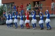 Als einer der H&ouml;hepunkte beim 10. Klassen-Abschied tanzten Sch&uuml;ler in Ganzk&ouml;rperanz&uuml;gen und mit selbstgebastelten Tutus den "Schwanensee".