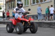 Einmal mit dem Quad &uuml;ber den Schulhof d&uuml;sen - die M&ouml;glichkeit dazu nutzten viele Sch&uuml;ler.