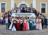 Haben die Schulzeit hinter sich: Am Freitagabend erhielten drei Sch&uuml;ler der Ganztagssekundarschule Ciervisti in Zerbst den Hauptschulabschluss, 53 das Zeugnis f&uuml;r ihren Realschulabschluss, 34 schafften den erweiterten Realschulabschluss.