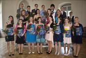 Klasse 8a: Hinten (v.l.): Nico Paul Peters, Nick Piechowski, Felix Lewin, Tristan Nissecke, Pascal Radde, Aron Zelent. Mitte: Michelle Tschakert, Vanessa Wei&szlig;, Lea Schumann, Linda Schulze, Jannis Matthias. Unten: Marie-Luise D&auml;hne, Anna Romaschkin, Sarah Borchert, Sophie Schulze, Isabell Leps, Hanna Rieseler, Isabell H&ouml;flich, Emily Anabel Sch&auml;fer