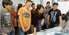W&auml;hrend sich die Sch&uuml;ler der 8a Gedanken &uuml;ber die Mediennutzung unter Sch&uuml;lern machten, waren die Sch&uuml;ler der Klasse 8b der Ciervisti-Ganztagsschule Zerbst in der Volksstimme-Redaktion bei Volont&auml;rin Franziska Werner zu Gast.