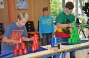 Sport-Stacker zeigten ihre Schnelligkeit und Geschicklichkeit im Becher-Stapeln.