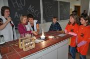 Selbst Hand anlegen war auch bei Experimenten im Chemieraum angesagt.