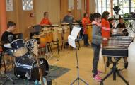 Die Schulband "Ohne Namen" sorgte f&uuml;r eine stimmungsvoll gekonnt musikalische Begr&uuml;&szlig;ung.