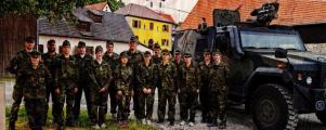 Ganz in Uniform. Ein Gruppenbild der Zerbster 10. Klasse der Ganztagsschule Ciervisti durfte nicht fehlen.