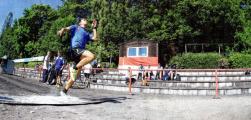 Steven Winter (Kl. 8b) beim Weitsprung