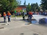 Die Nachwuchsfeuerwehrleute löschten einen simulierten Containerbrand.