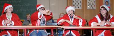 Wie schwer es ein Knecht Ruprecht hat, schilderten diese Helfer des Weihnachtsmannes, die umgehend ihren Ruhestand beantragten, sich letztlich aber doch umentschieden.