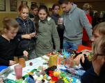 Würfeln für den guten Zweck hieß es an diesem Stand. Die Einnahmen gehen an den Verein "Kinderplanet".
