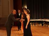 Schulleiter Franz Köppe gratulierte den Absolventen und überreichte ihnen am Freitag ihre Zeugnisse in der Zerbster Stadthalle.