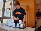 Noah Brünner übt das Becherstapeln bis zu vier Stunden am Tag. Der 15-Jährige war bereits bei den deutschen Meisterschaften.