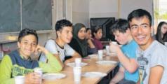 Es fanden sich zum Schluss alle in einem Klassenraum ein.  Es wurde viel geredet und natürlich auch gelacht.