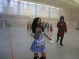 Emely und Niklas moderierten die Karnevalssession in der Sporthalle der Ciervisti-Sekundarschule.