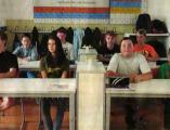 Die Schüler der Klasse 9a sind von den neuen Stühlen im neuen Chemie-Raum begeistert.