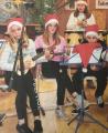Nat&uuml;rlich waren auch beliebte Weihnachtslieder wie "Jingle Bells", hier gespielt von der Ukulele-Band der Schule, zu h&ouml;ren.