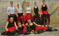 Sie haben getanzt, wie die Profis. Die Sch&uuml;ler der 10. Klassen der Zerbster Ganztagsschule Ciervisti k&ouml;nnten, wie hier beim Schulkarneval aufgef&uuml;hrt, mit ihrem Can Can glatt im Pariser Moulin Rouge auftreten.