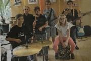 Zur kleinen Feierstunde spielte die Schulband zu Beginn drei Lieder.