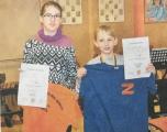 Hanna Demke (Klasse 7b) freute sich &uuml;ber den 1. Platz und wurde Gesamtsiegerin der Klassen 5 bis 7, mit Daniel Lust (nicht im Bild). Sascha Kegel (Klasse 7c) errang den 2. Platz.