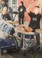 Die Schulband "The Hunters" heizt ordentlich ein.
