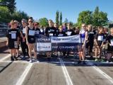 Startbild beim Spendenlauf. Auch hier bekennt man Flagge, im wahrsten Sinne des Wortes.