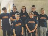 Gruppenfoto der Sport-Stacker aus der Zerbster Ganztagsschule Ciervisti (1. Reihe von links): Tim Niemand, Jenny Kegel sowie (2. Reihe von links) Kasper Szostek, Noah Br&uuml;nner, Janine Becker, Nico Kegel und Jonas Martin.