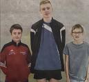 Tobias Tautermann, Lukas Dossow und Luca Lutter (von links) hatten in der vergangenen Woche alle H&auml;nde voll zu tun. Sie unterst&uuml;tzten ihre Sportlehrer als Kampfrichter und machten ihre Sache sehr gut.