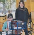 Pia Thiele, 6c (Gesang) und Lara Zimmermann, Klasse 6c (Akkordeon): "Oh when the saints".