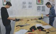 Auch handwerkliches Arbeiten mit Holz und Feile war gefragt.