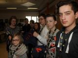 Mathelehrerin Andrea Schulze mit den besten Rechnern der Schule: Stefan Grouleac (v. r.), Daniel Lust, Julian Kracht, Milena Kemp, Matti Radde, Leon Strahler und Kira Michelle Gelhardt.