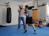 Bei der asiatischen Kampfkunst Wing Tsun, unter Anleitung von Oliver Hofmann, sollen die Sch&uuml;ler Selbstbehauptung lernen.