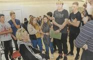 Die Zerbster Sch&uuml;ler &auml;u&szlig;erten sich entsetzt &uuml;ber das Verhalten der G&auml;ste und stellten sie zur Rede.