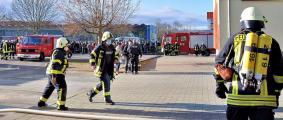 Ein Kleinbrand auf einer Jungstoilette rief am 2. Dezember die Feuerwehr auf den Plan. Die 300 Sch&uuml;ler und das Kollegium mussten das Geb&auml;ude r&auml;umen. Ein Sch&uuml;ler hatte wohl gez&uuml;ndelt.