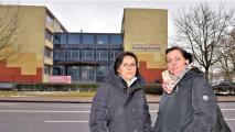 Die Elternratsvorsitzende Ramona Schondorf (l.) und ihre Stellvertreterin Franziska Schulze fordern endlich L&ouml;sungen, um dem extremen Lehrermangel an der Zerbster Ganztagsschule tats&auml;chlich wirkungsvoll entgegenzuwirken.