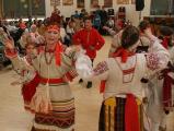 Die russische Folklore-Gruppe "Soluvski" zeigte erst ihr Können und bat später Schulleiter Franz Köppe zum Tanz.