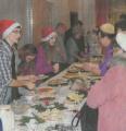 Die Ganztagsschule Ciervisti hatte gestern zum vierten Mal auf ihren eigenen Weihnachtsmarkt eingeladen. Die Schüler hatten besonders am Kuchenbasar die Hände voll zu tun. Die Einnahmen gehen als Spende an den Förderverein.