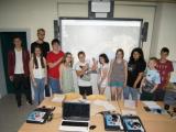 Die Schüler der Ganztagsschule Ciervisti zeigen die von ihnen und bosnischen Schülern gebaute Brücke Stari Most.