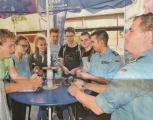 Am Infostand der Marine erhielten auch die Schüler der Klasse 9a der Zerbster Ciervisti-Ganztagsschule wichtige Hinweise über die Berufsmöglichkeiten.