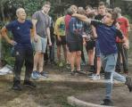 Hier beim Kugelstoßen zeigten die Jungen Stärke. Etwa 70 Schüler der Zerbster Ganztagsschule Ciervisti nahmen am leichtathletischen Sportfest teil.