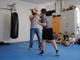 Bei der asiatischen Kampfkunst Wing Tsun, unter Anleitung von Oliver Hofmann, sollen die Schüler Selbstbehauptung lernen.