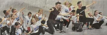 Ein Abschlussbild der Breakdancer beendete die Vorführungen in der Turnhalle der Ganztagsschule.