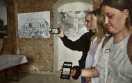 Ein Geschichtsprojekt führte die Siebtklässler der Ganztagsschule Ciervisti in den erhaltenen Trakt des Zerbster Schlosses, das sie mittels einer digitalen Schnitzeljagd kennenlernten.